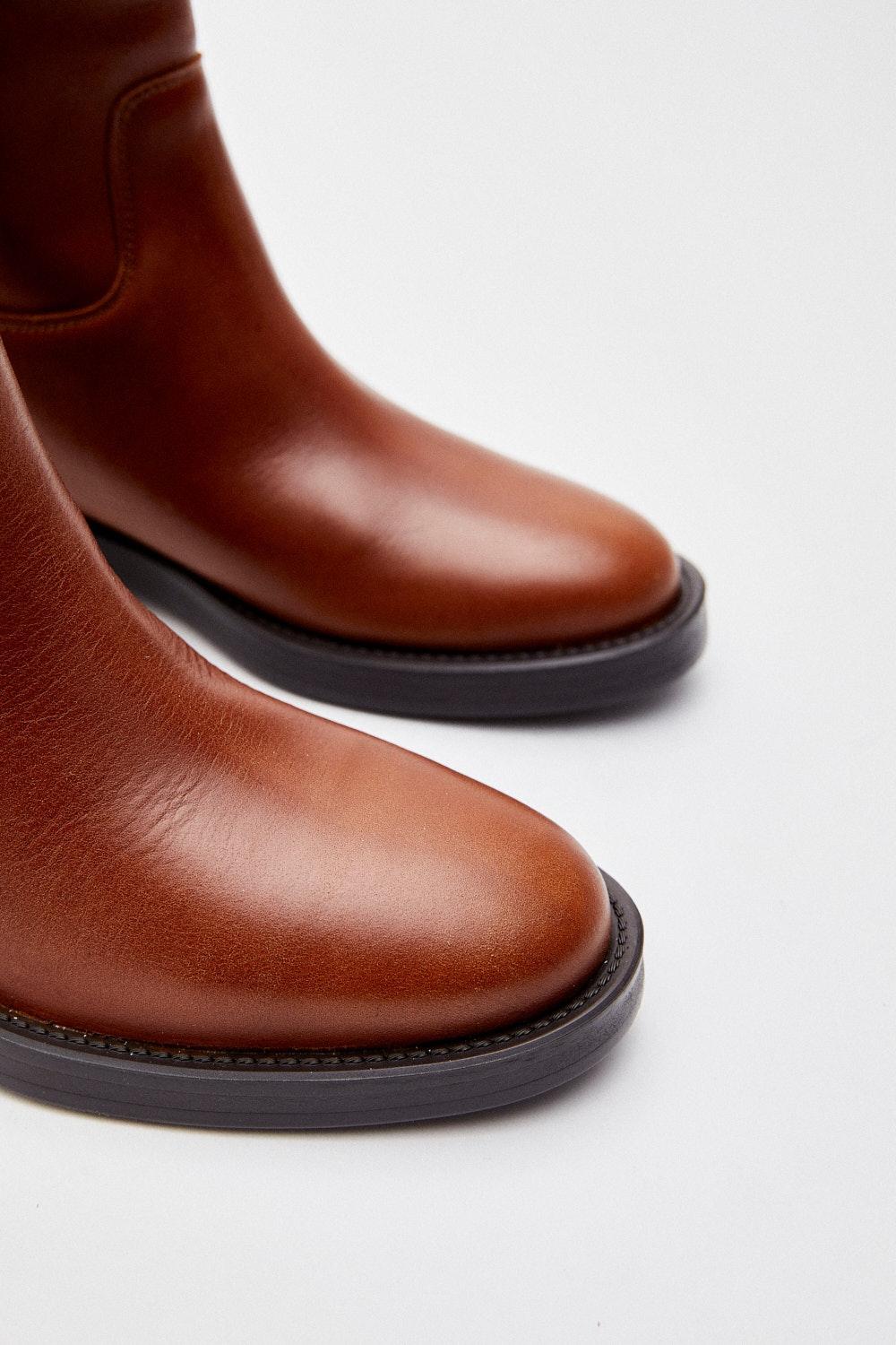 Eseoese BOTA BALMORAL 2025