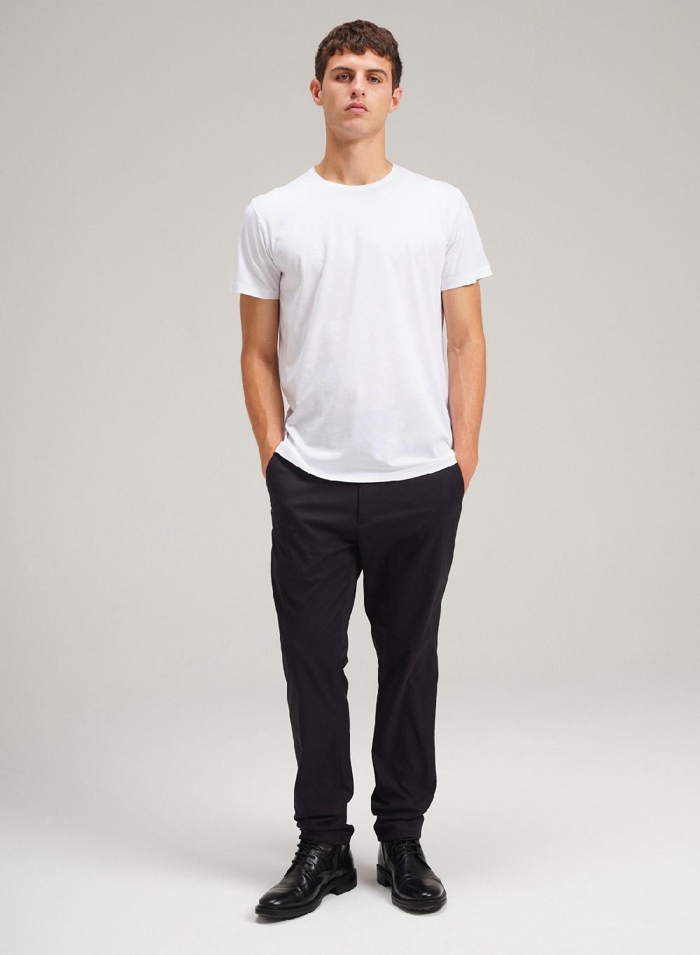Etiqueta negra Remera luxury cuello U Solo queda un día