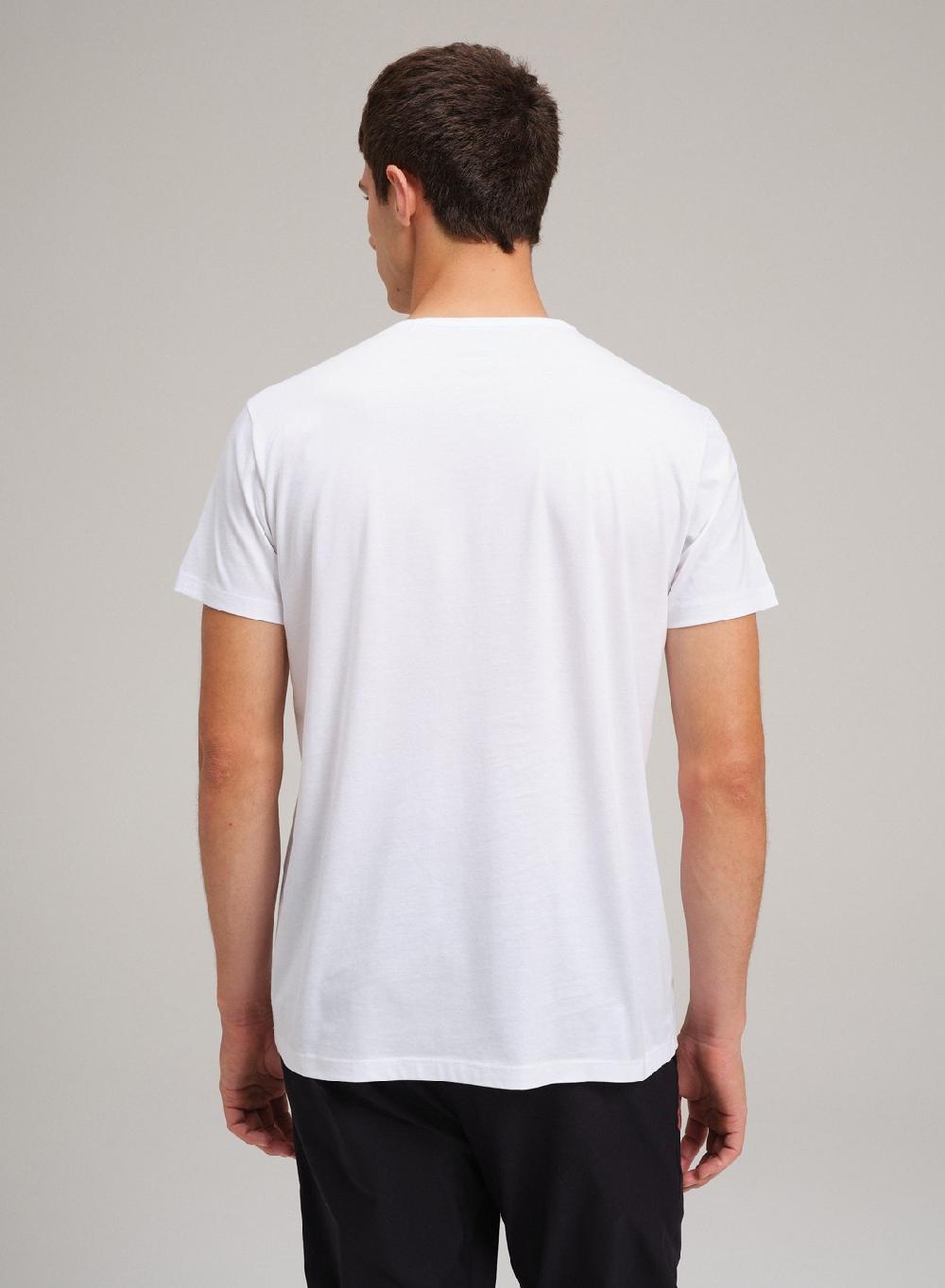 Etiqueta negra Remera luxury cuello U Solo queda un día
