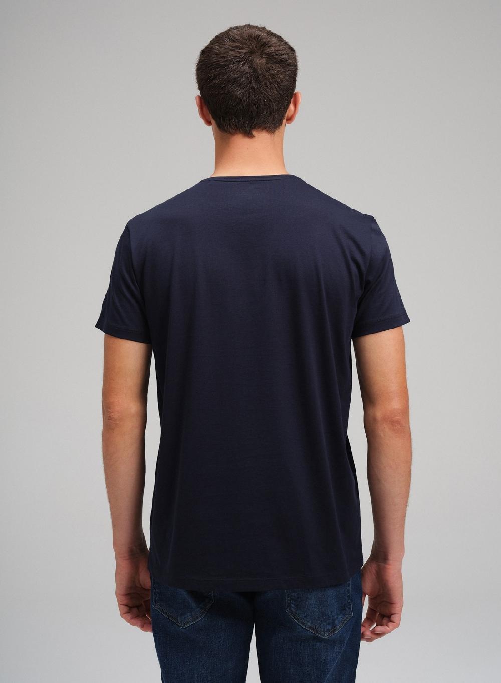 Etiqueta negra Remera luxury cuello U Superdescuento