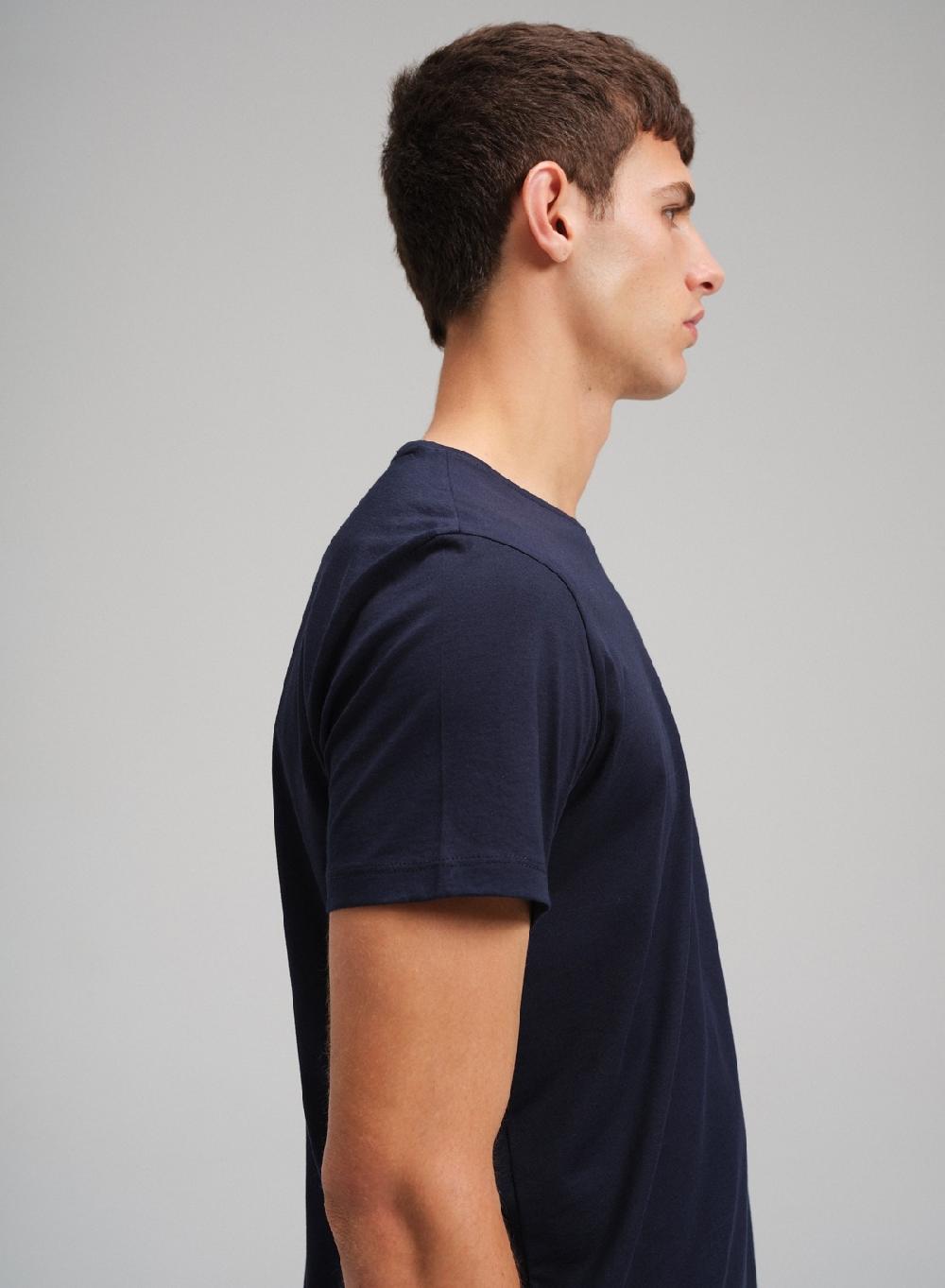 Etiqueta negra Remera luxury cuello U Superdescuento