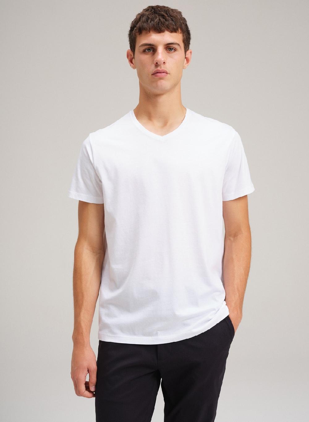 Etiqueta negra Remera luxury cuello V Envío internacional gratuito