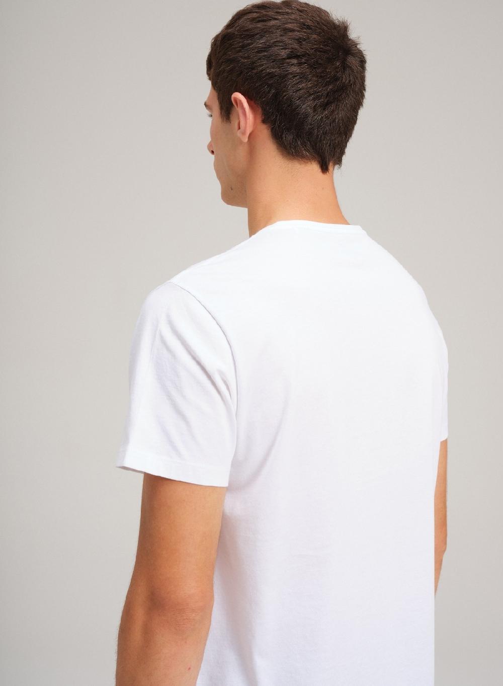 Etiqueta negra Remera luxury cuello V Envío internacional gratuito