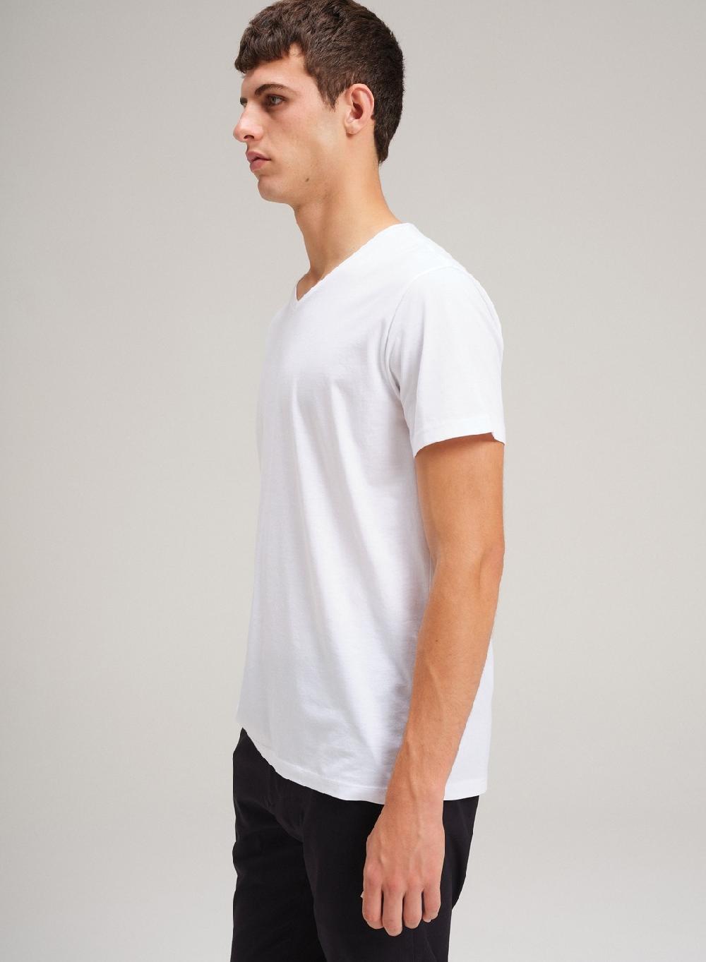 Etiqueta negra Remera luxury cuello V Envío internacional gratuito