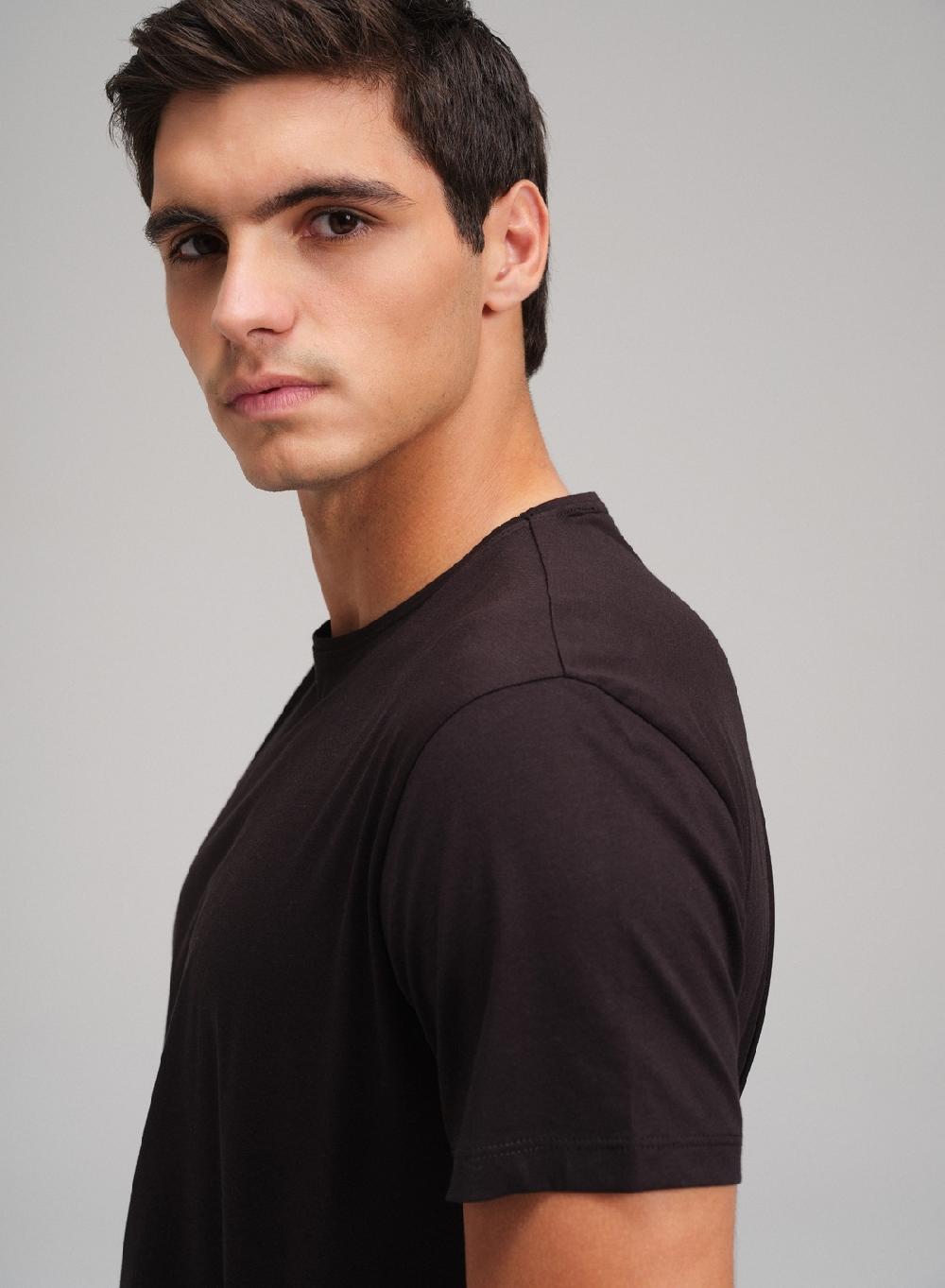 Etiqueta negra Remera luxury cuello U Precios de Black Friday