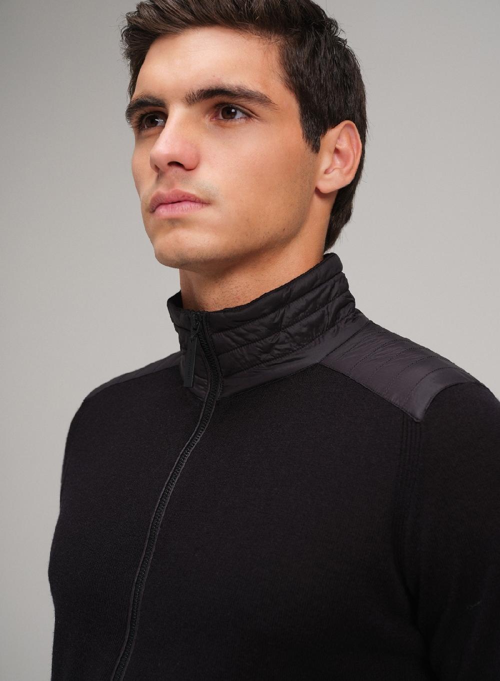 Etiqueta negra Campera con cierre hombreras merino Outlet online