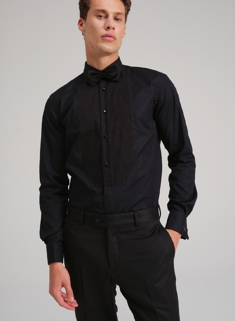 Etiqueta negra Camisa ceremomia made in Italy Últimos 3 días