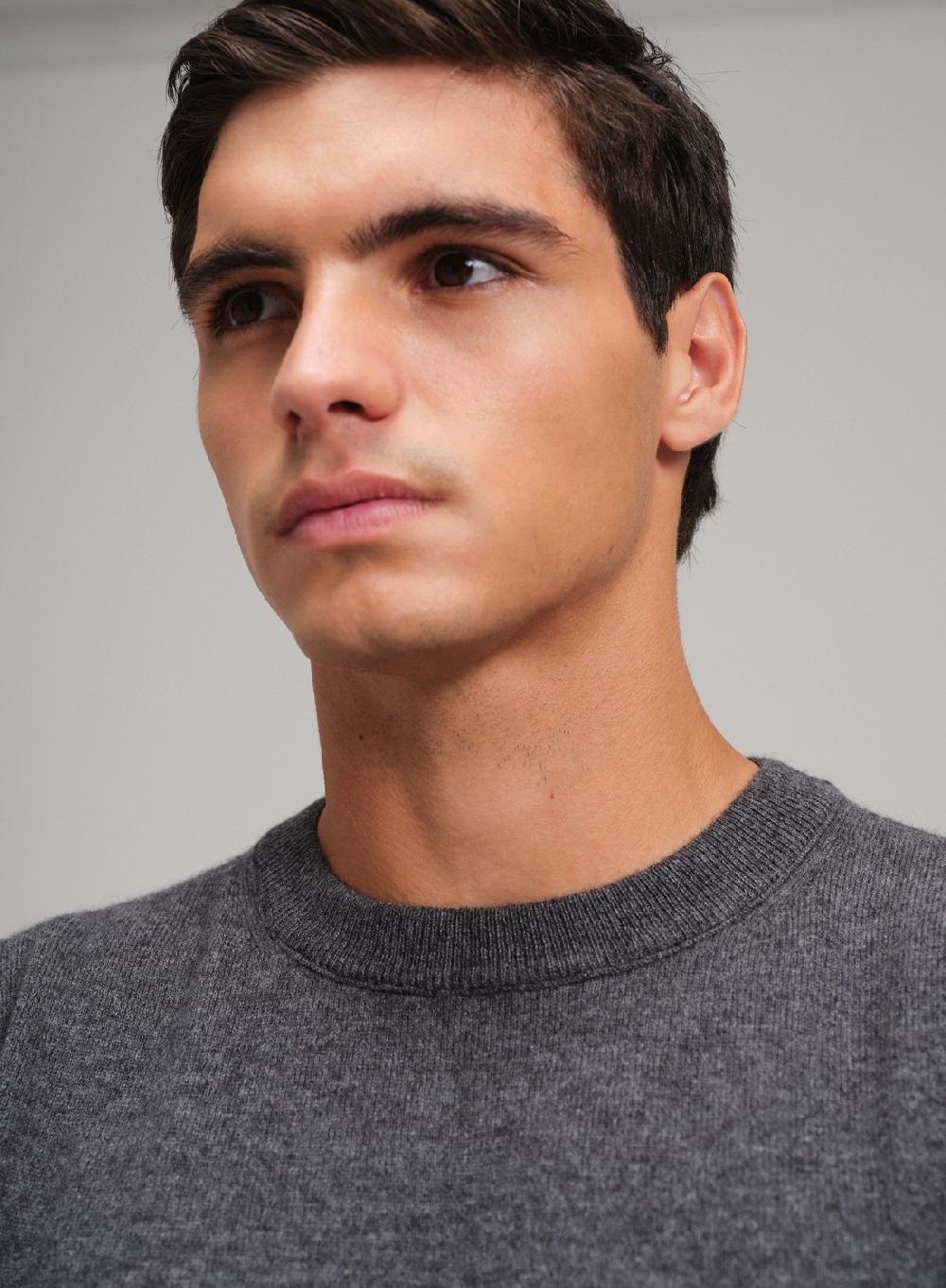 Etiqueta negra Sweater cuello U vivo lana cashmere Oferta especial de fábrica