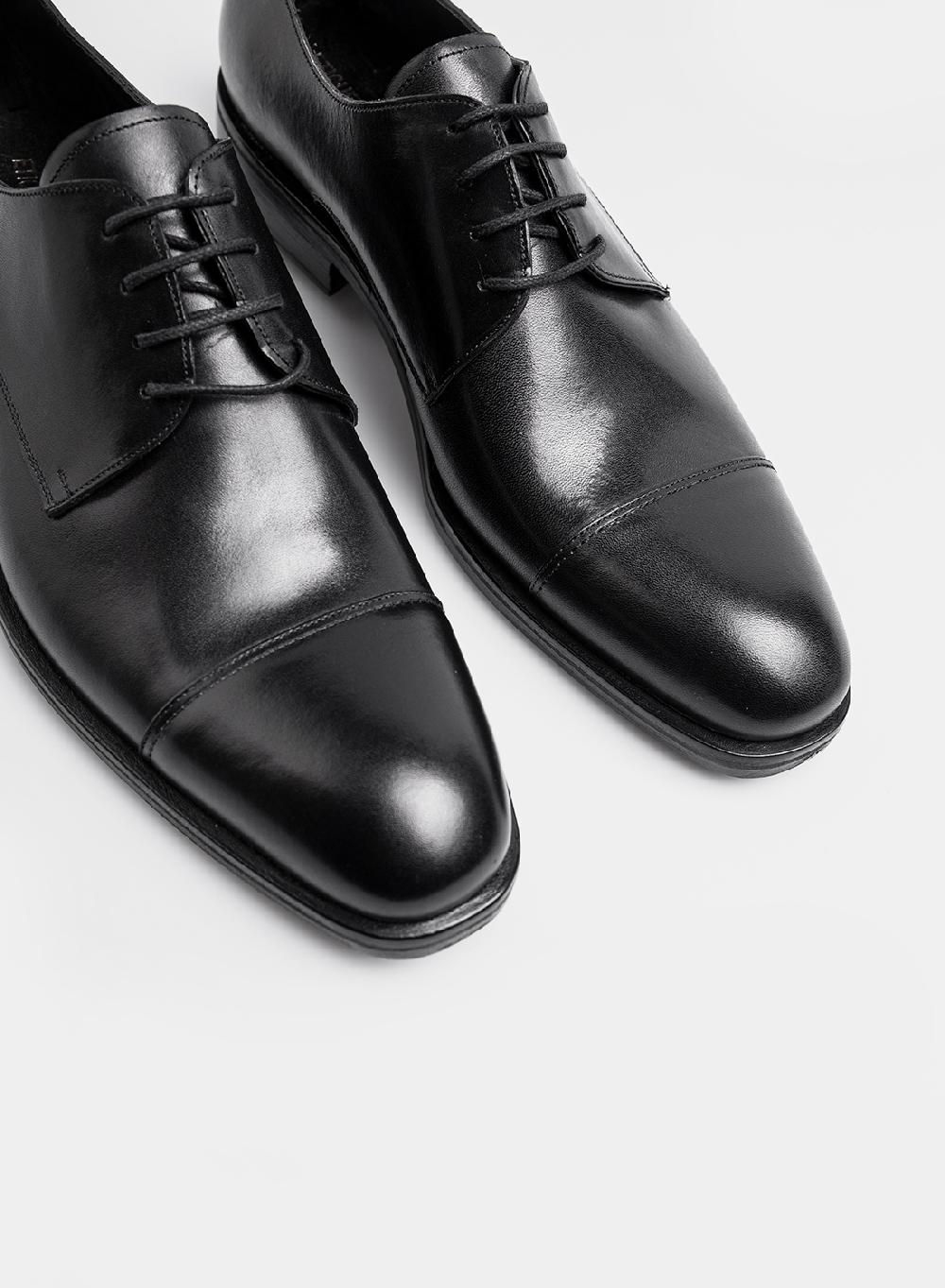Etiqueta negra acordonado formal puntera En oferta