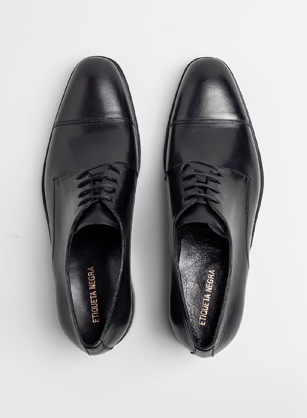 Etiqueta negra acordonado formal puntera En oferta