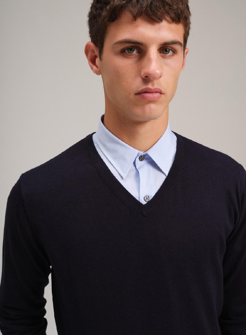 Etiqueta negra Sweater cuello V algodon cashmere Últimos 2 días