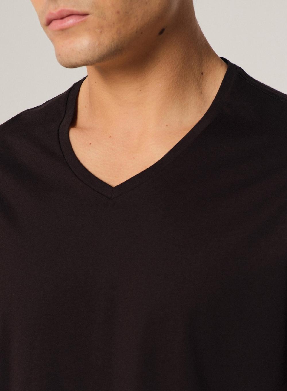 Etiqueta negra Remera luxury cuello V Grandes descuentos