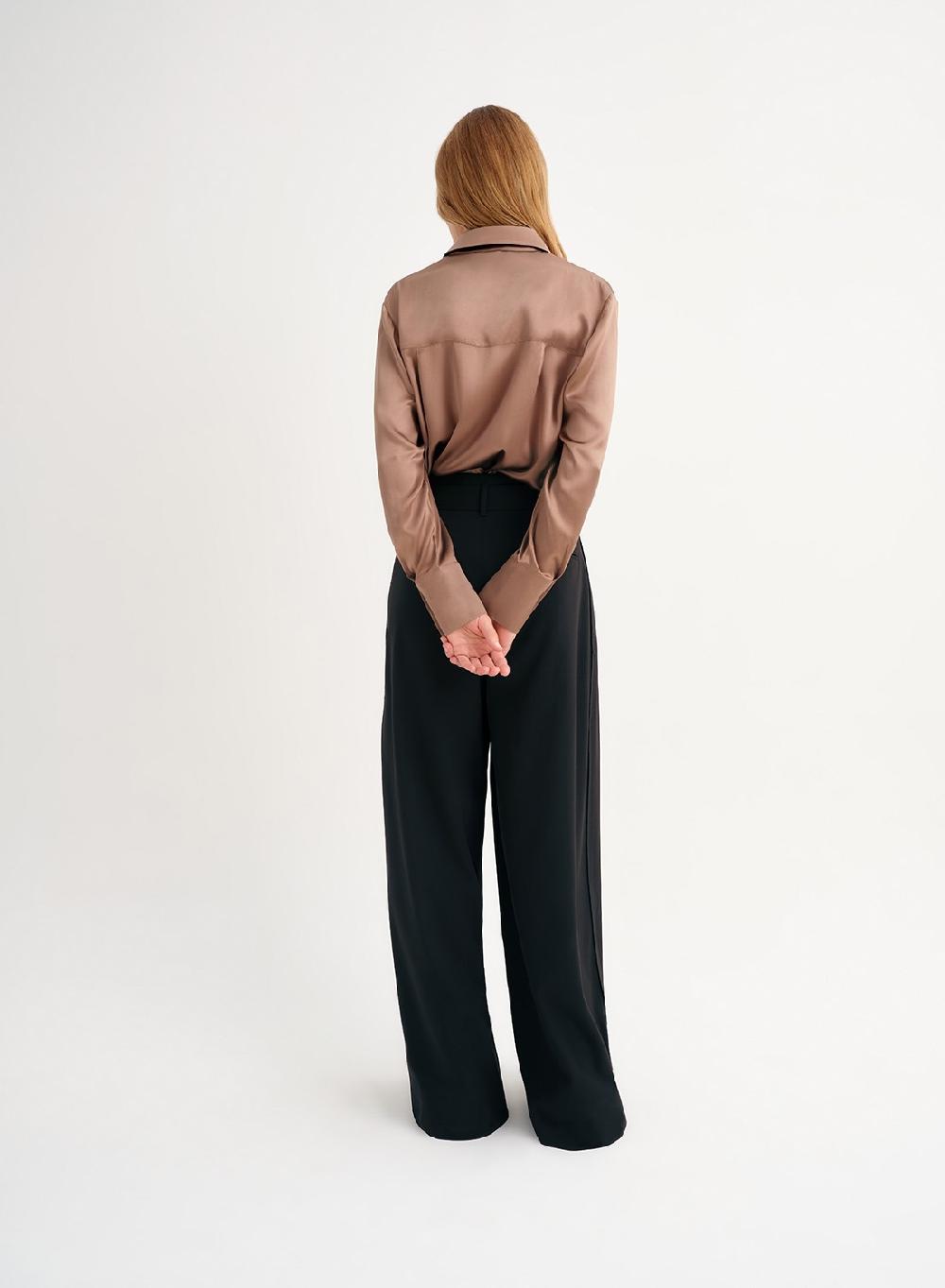 Etiqueta negra Camisa cuello seda Grandes ahorros