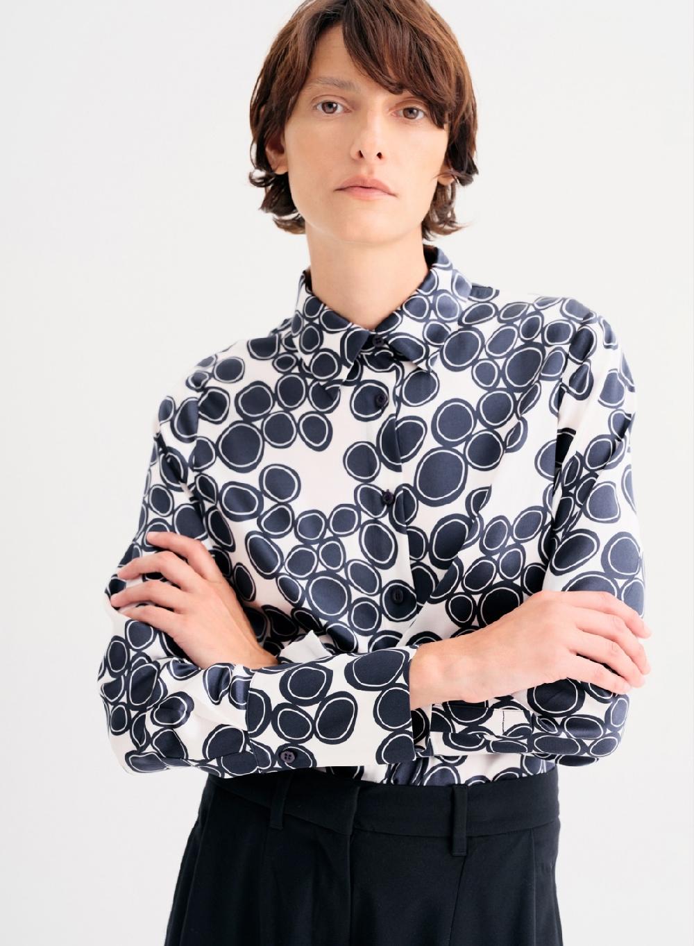 Etiqueta negra Camisa clasica seda estampada 2025