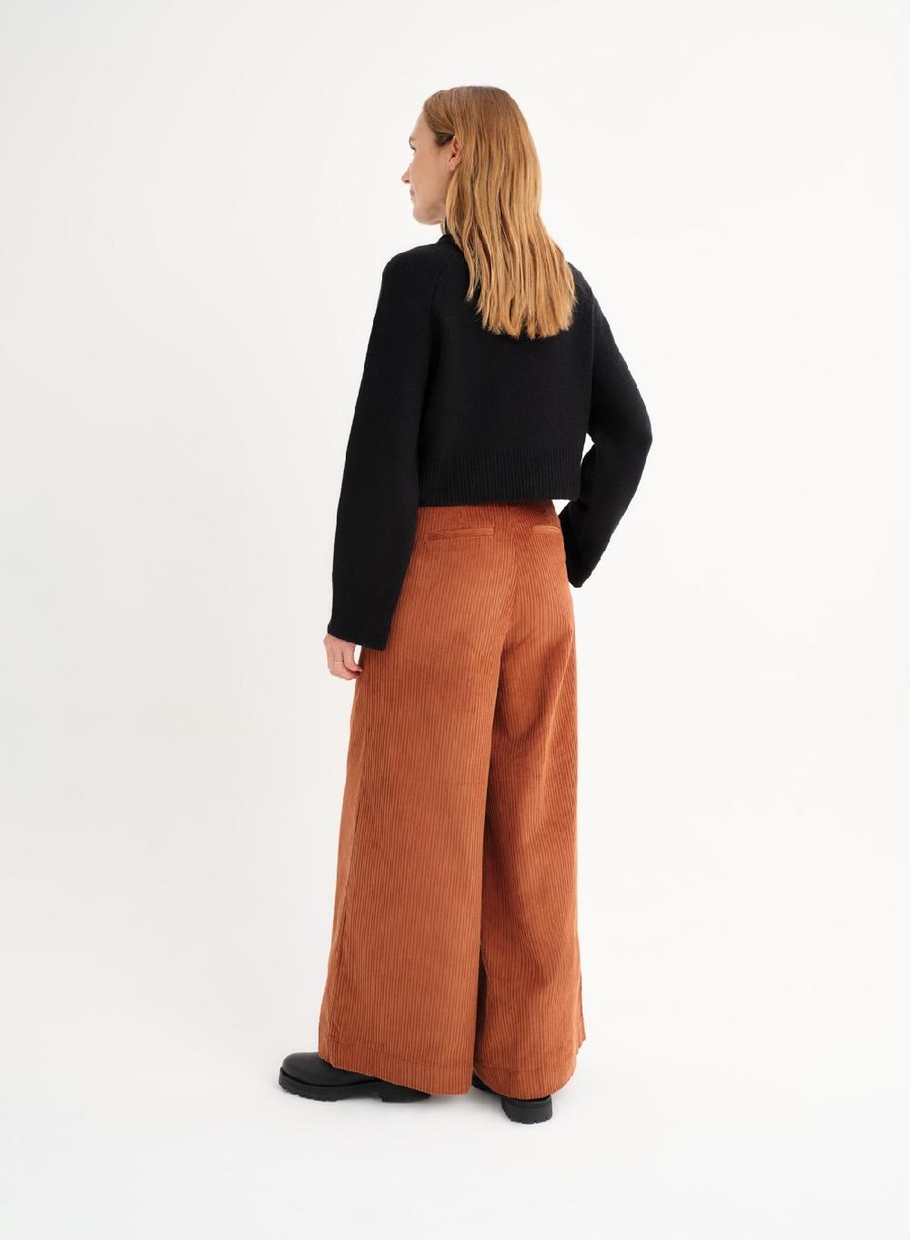 Etiqueta negra Pantalon ancho corderoy Última moda