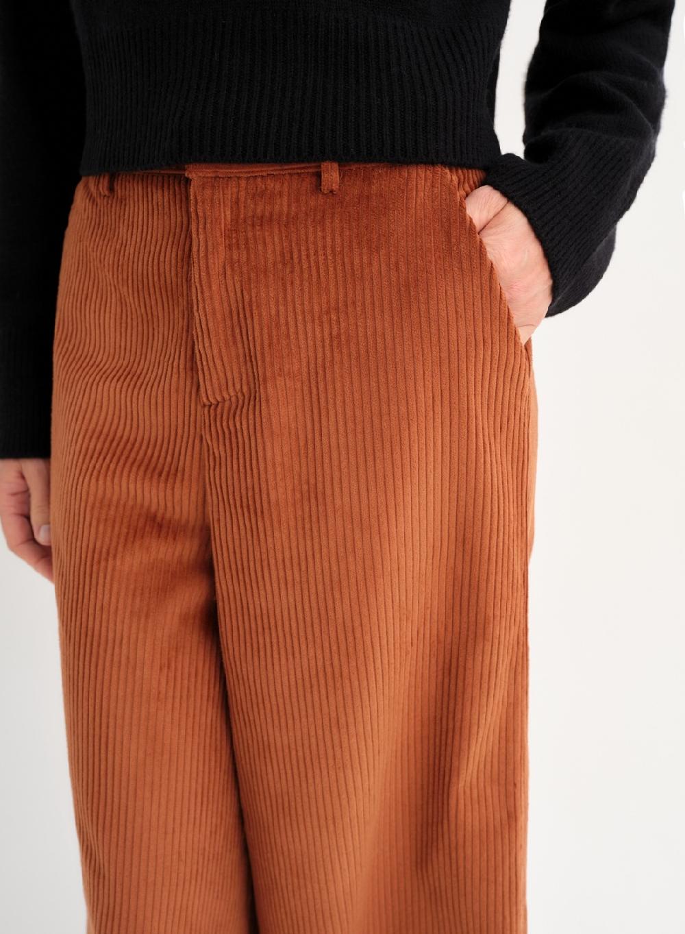 Etiqueta negra Pantalon ancho corderoy Última moda