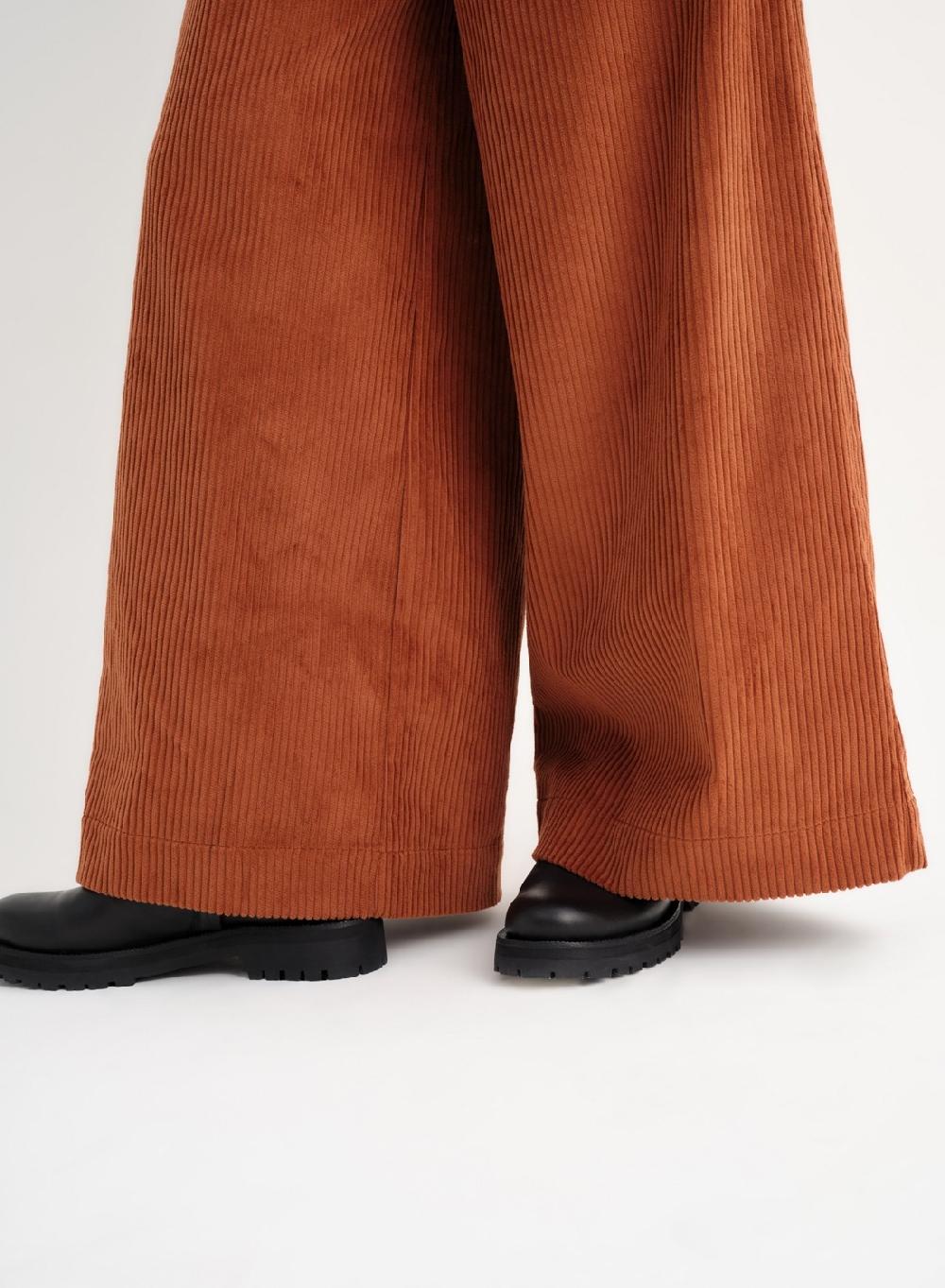 Etiqueta negra Pantalon ancho corderoy Última moda