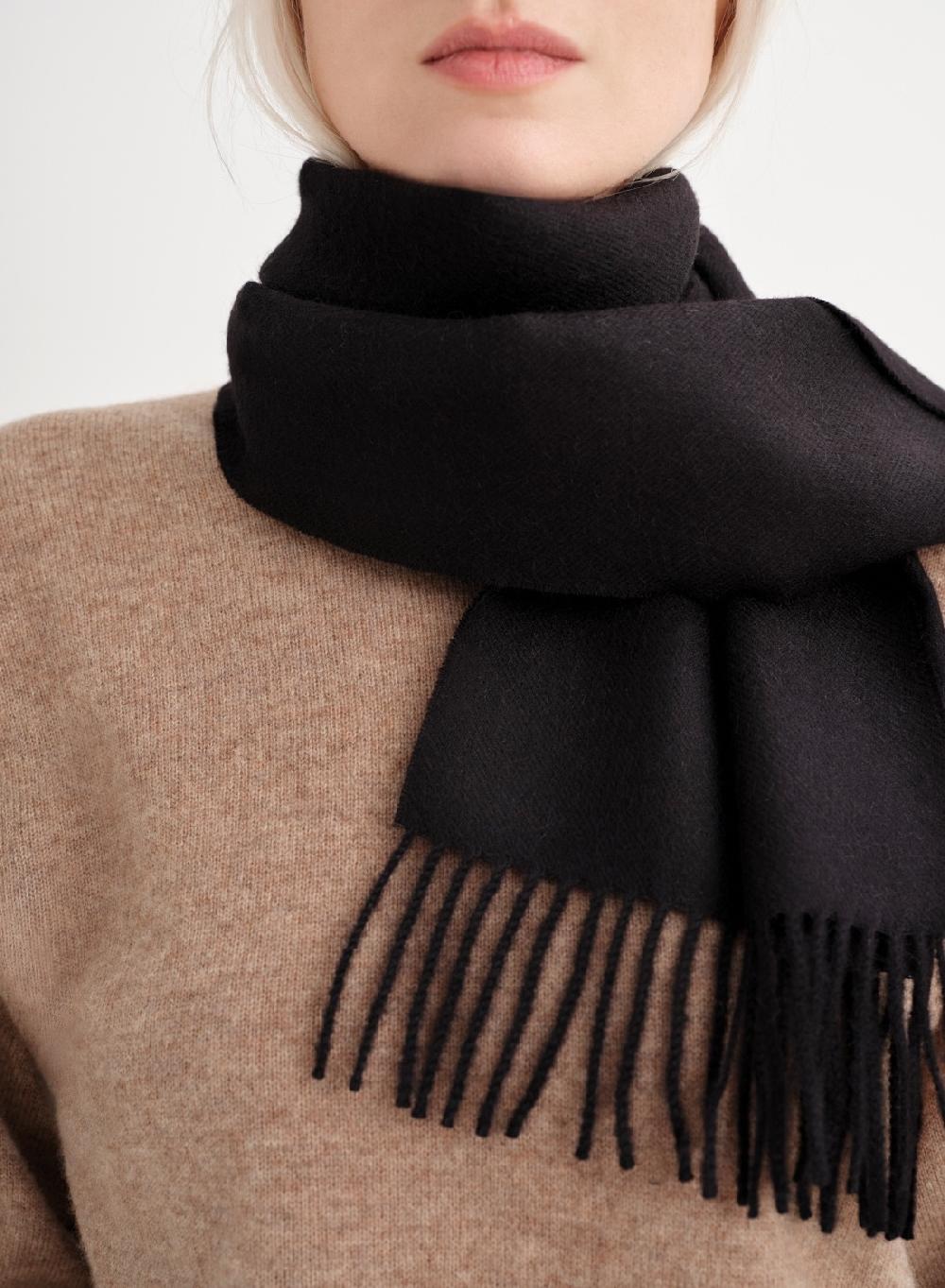 Etiqueta negra Bufanda alpaca Tienda de fábrica