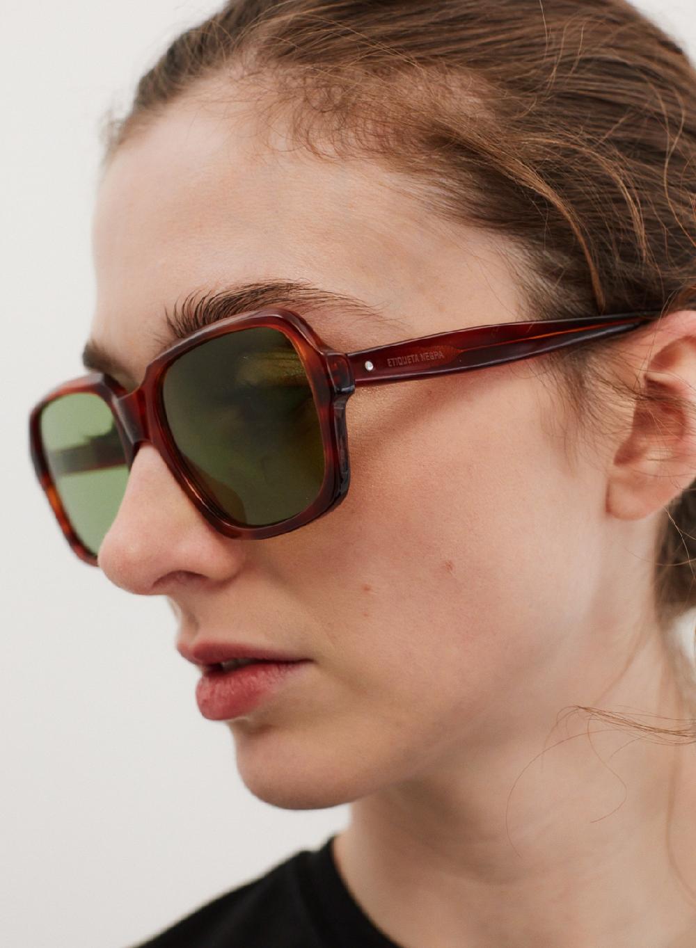 Etiqueta negra Anteojos sol N7 En oferta