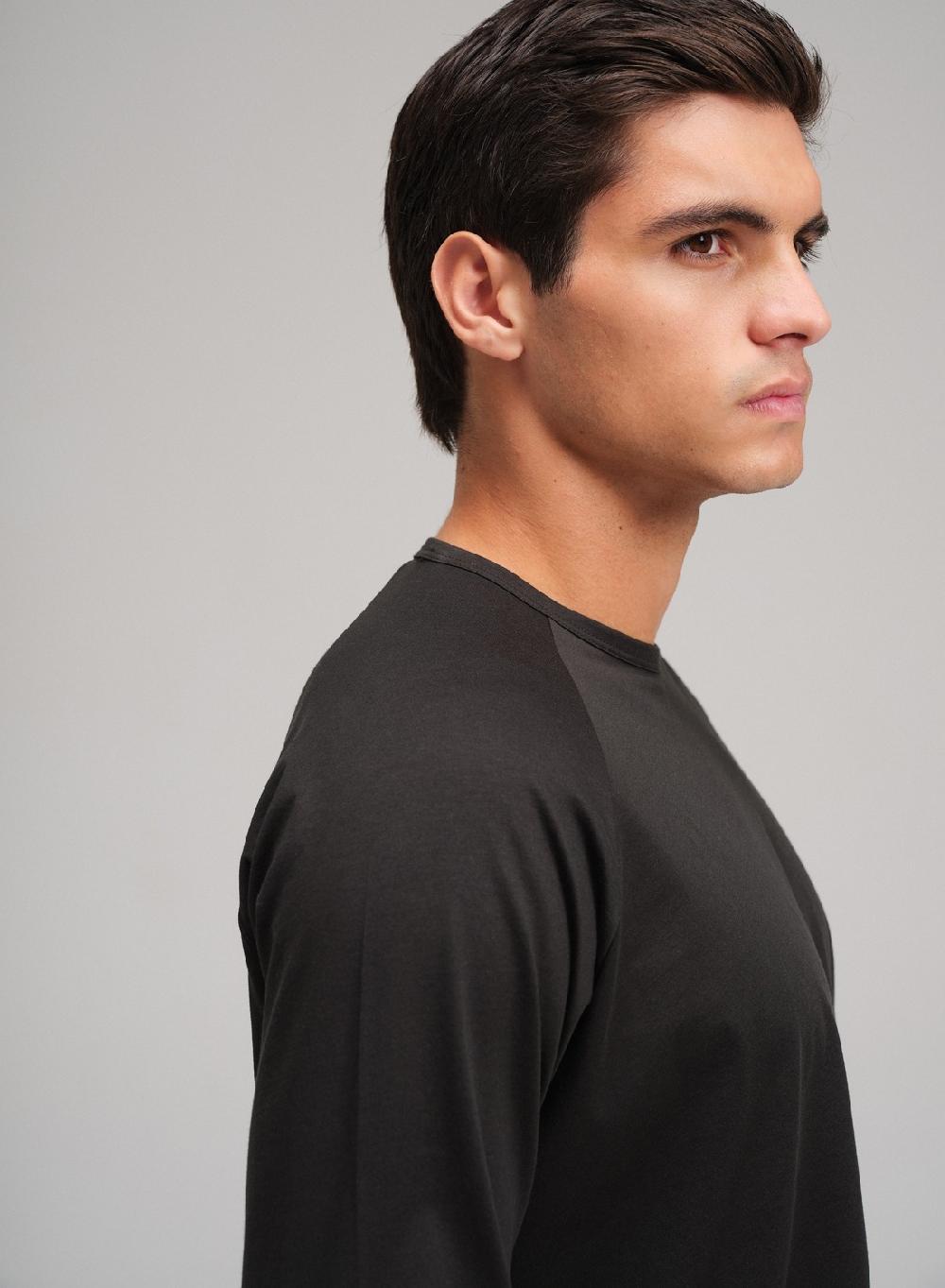 Etiqueta negra Remera raglan cuello U manga larga luxury Tienda