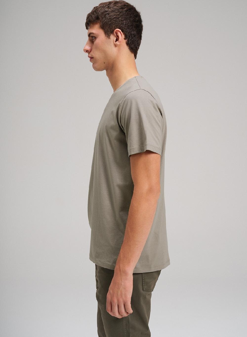 Etiqueta negra Remera luxury cuello U Precios de Black Friday