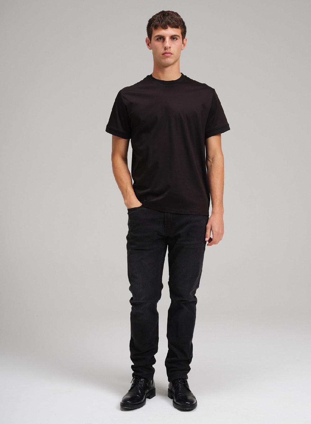 Etiqueta negra Remera cuello U algodon seda En oferta