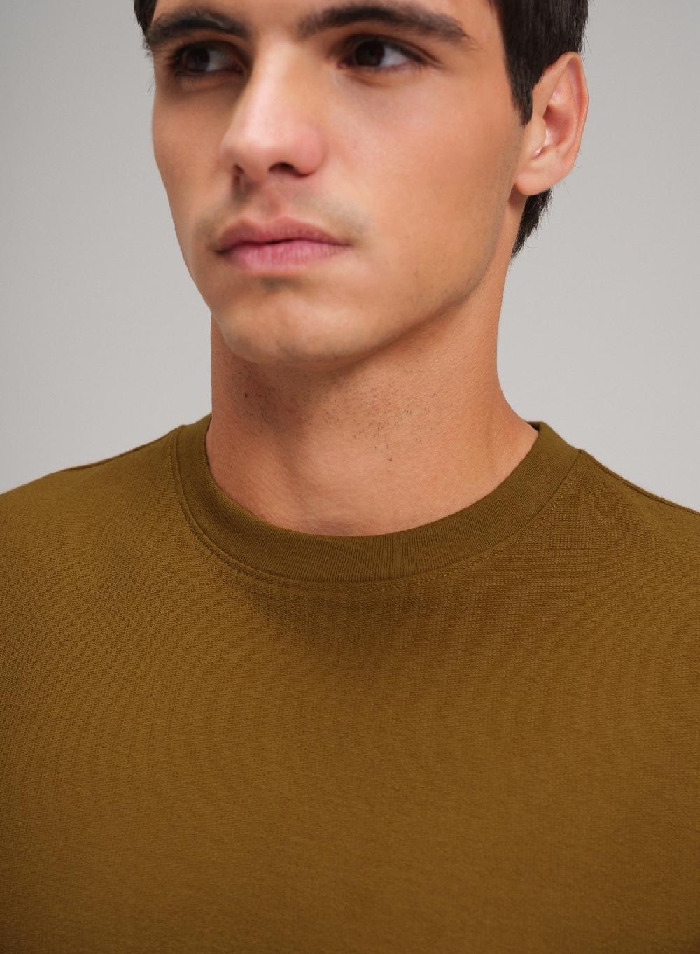 Etiqueta negra Remera cuello U french terry liviano Oferta exclusiva