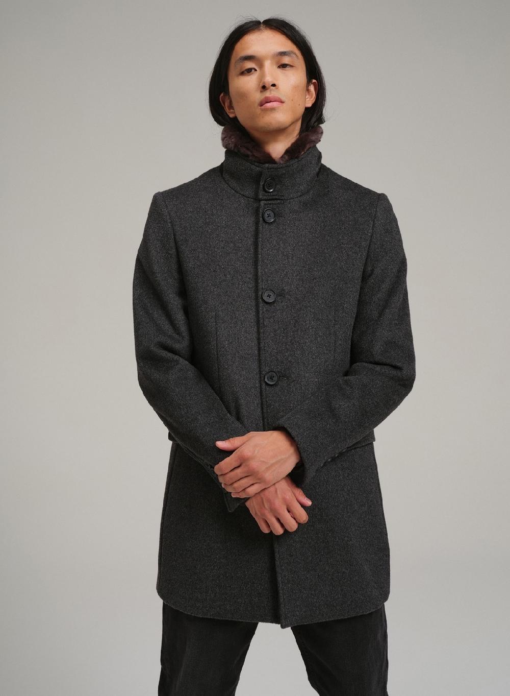 Etiqueta negra Sobretodo mao piel Rebajas online