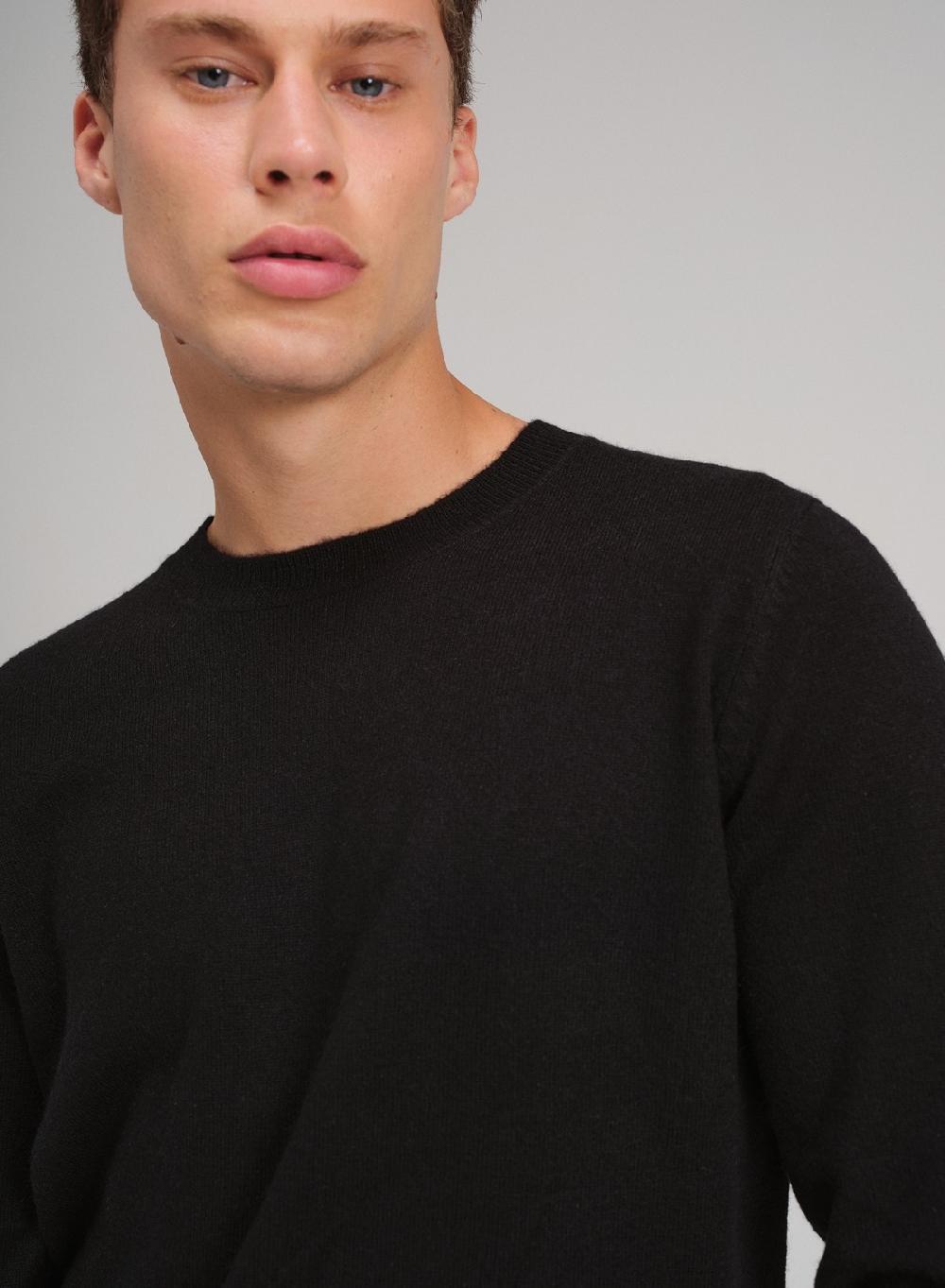 Etiqueta negra PREVENTA - Sweater cuello U cashmere Solo queda un día