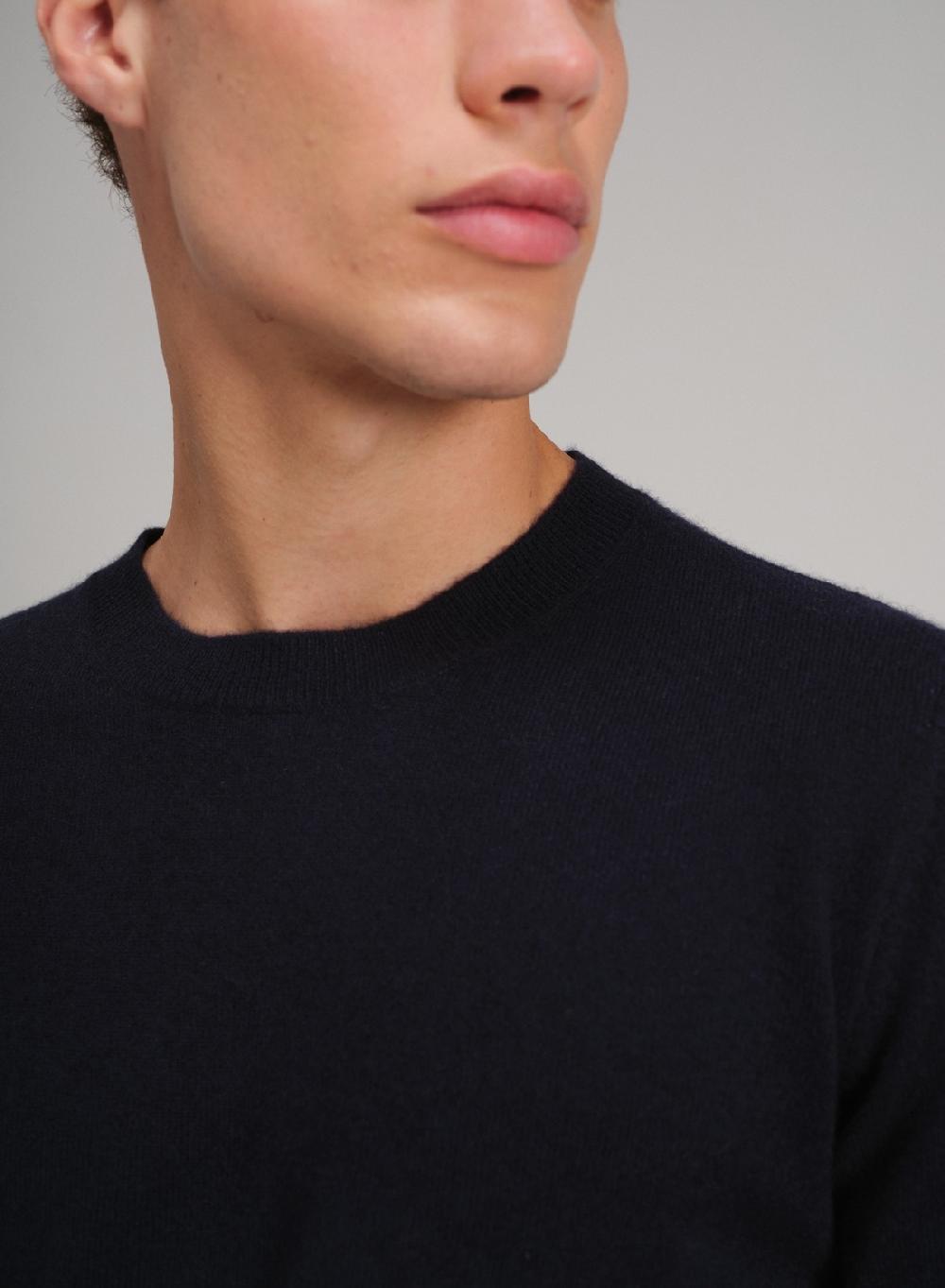Etiqueta negra PREVENTA - Sweater cuello U cashmere Grandes descuentos