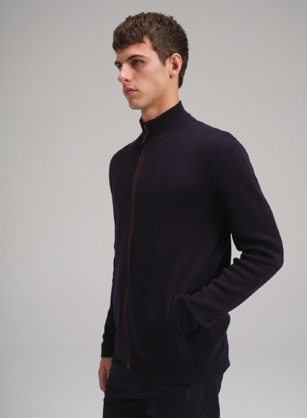 Etiqueta negra Campera Ottoman Ahorra y exporta