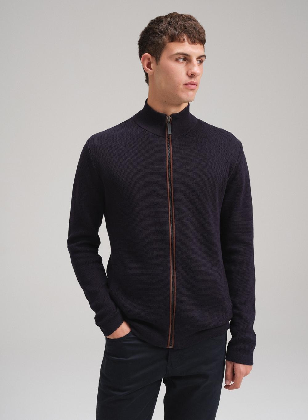 Etiqueta negra Campera Ottoman Ahorra y exporta