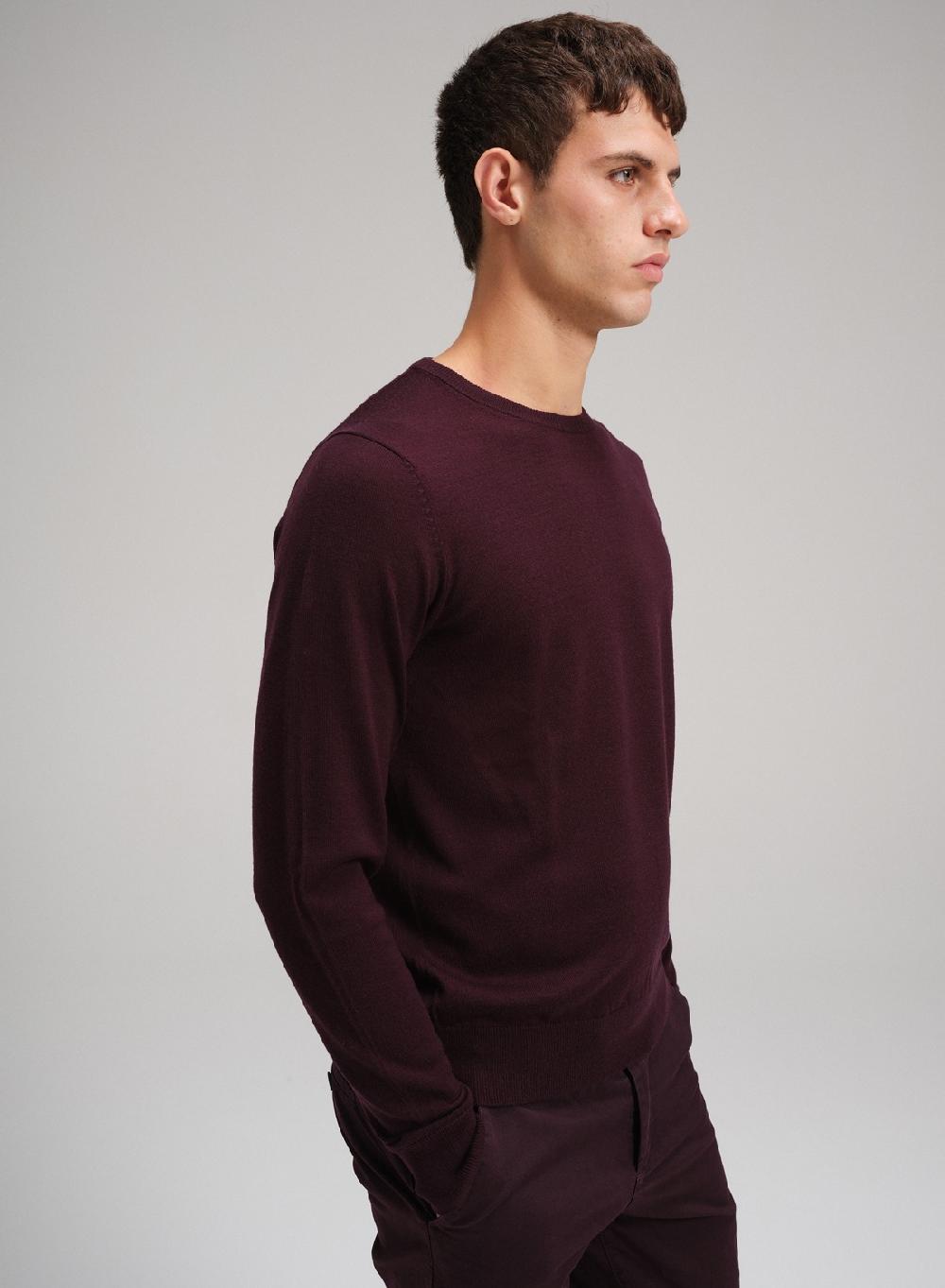 Etiqueta negra Sweater cuello U merino Oferta exclusiva