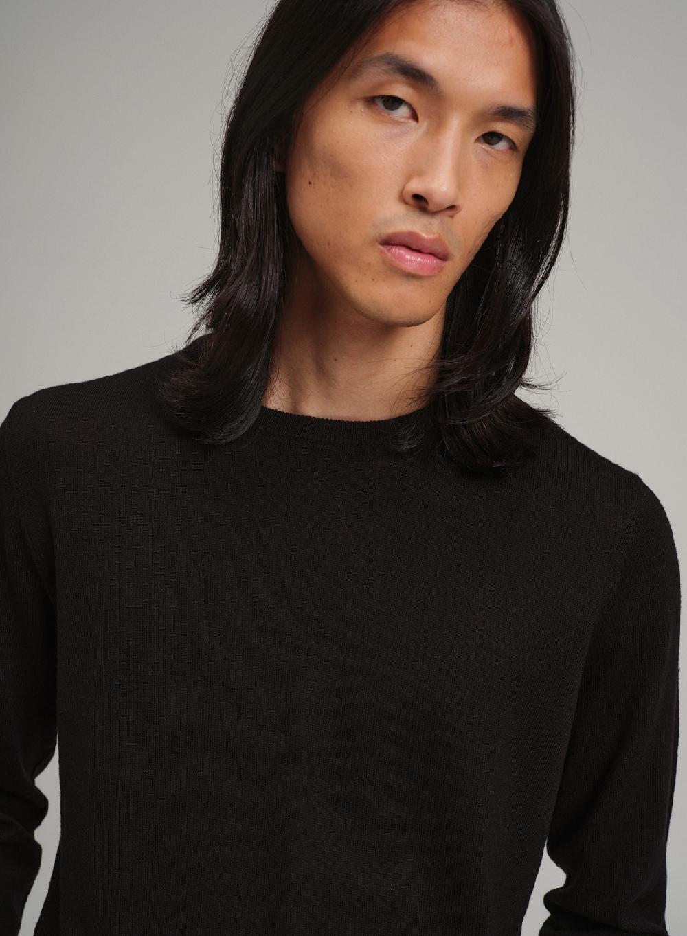 Etiqueta negra Sweater cuello U merino Última moda