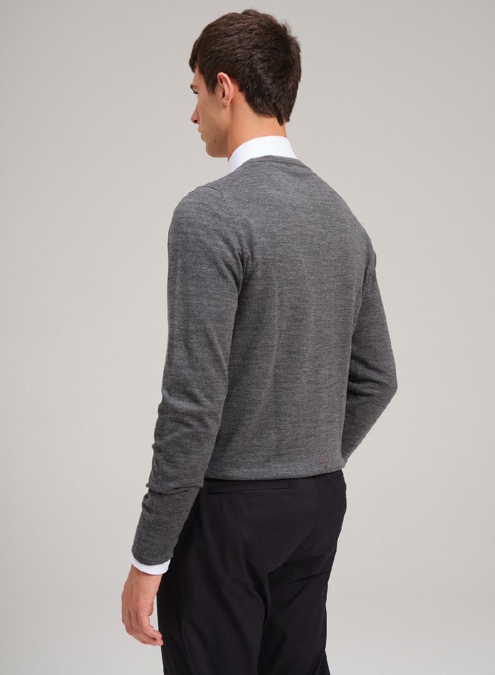 Etiqueta negra Sweater cuello U merino Descuento por venta flash