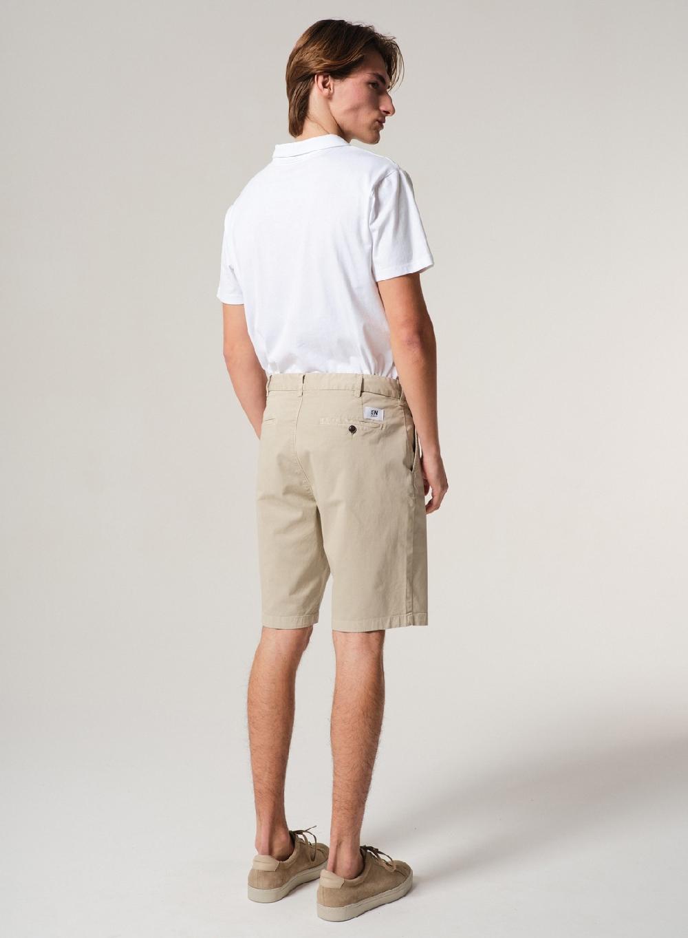 Etiqueta negra Bermuda gabardina garment dye En oferta