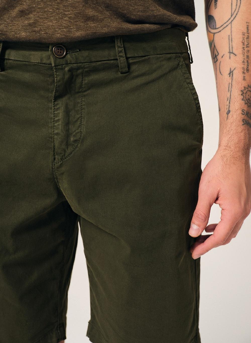 Etiqueta negra Bermuda gabardina garment dye Rebajas de fábrica