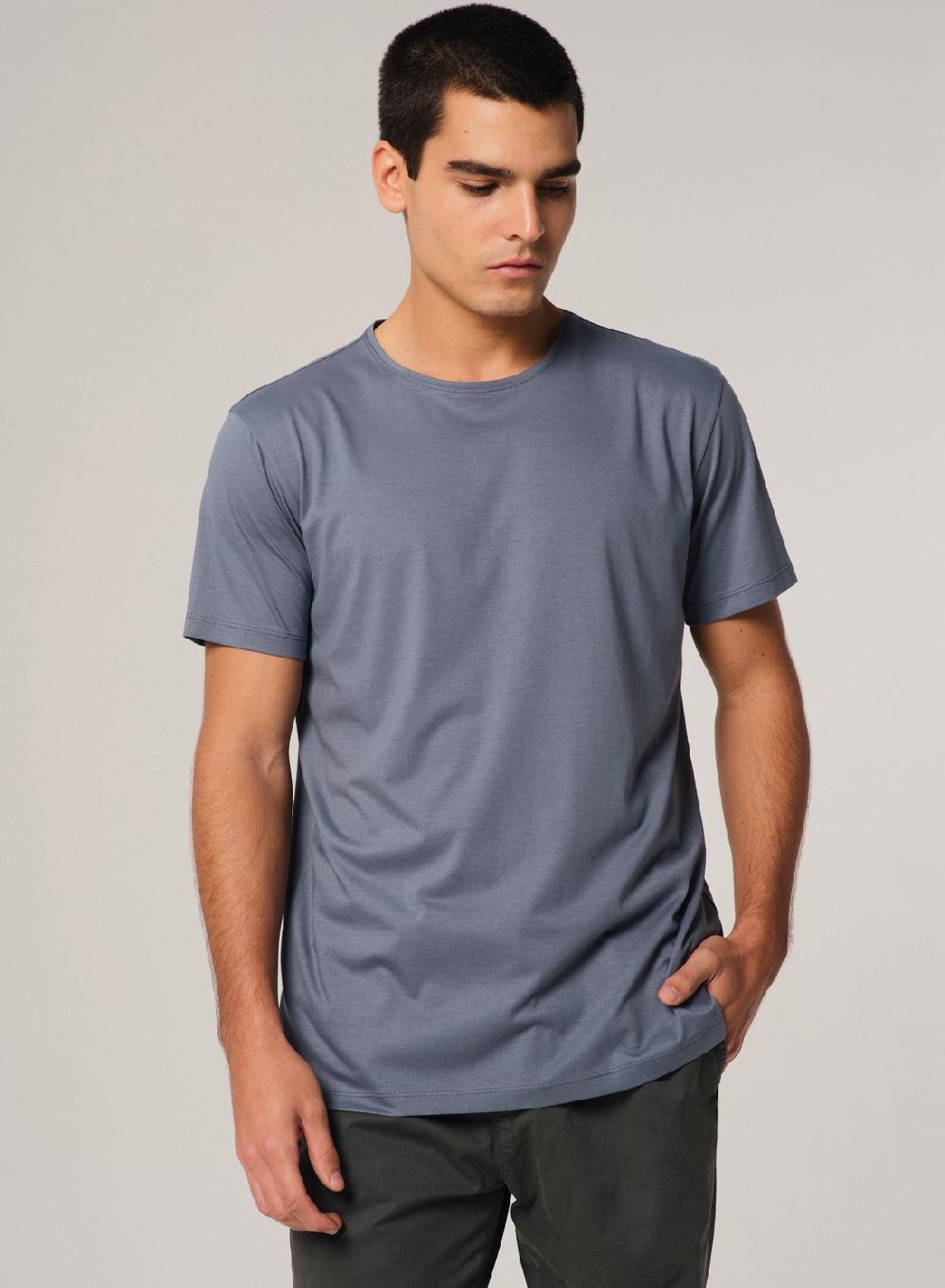 Etiqueta negra Remera luxury cuello U Liquidación