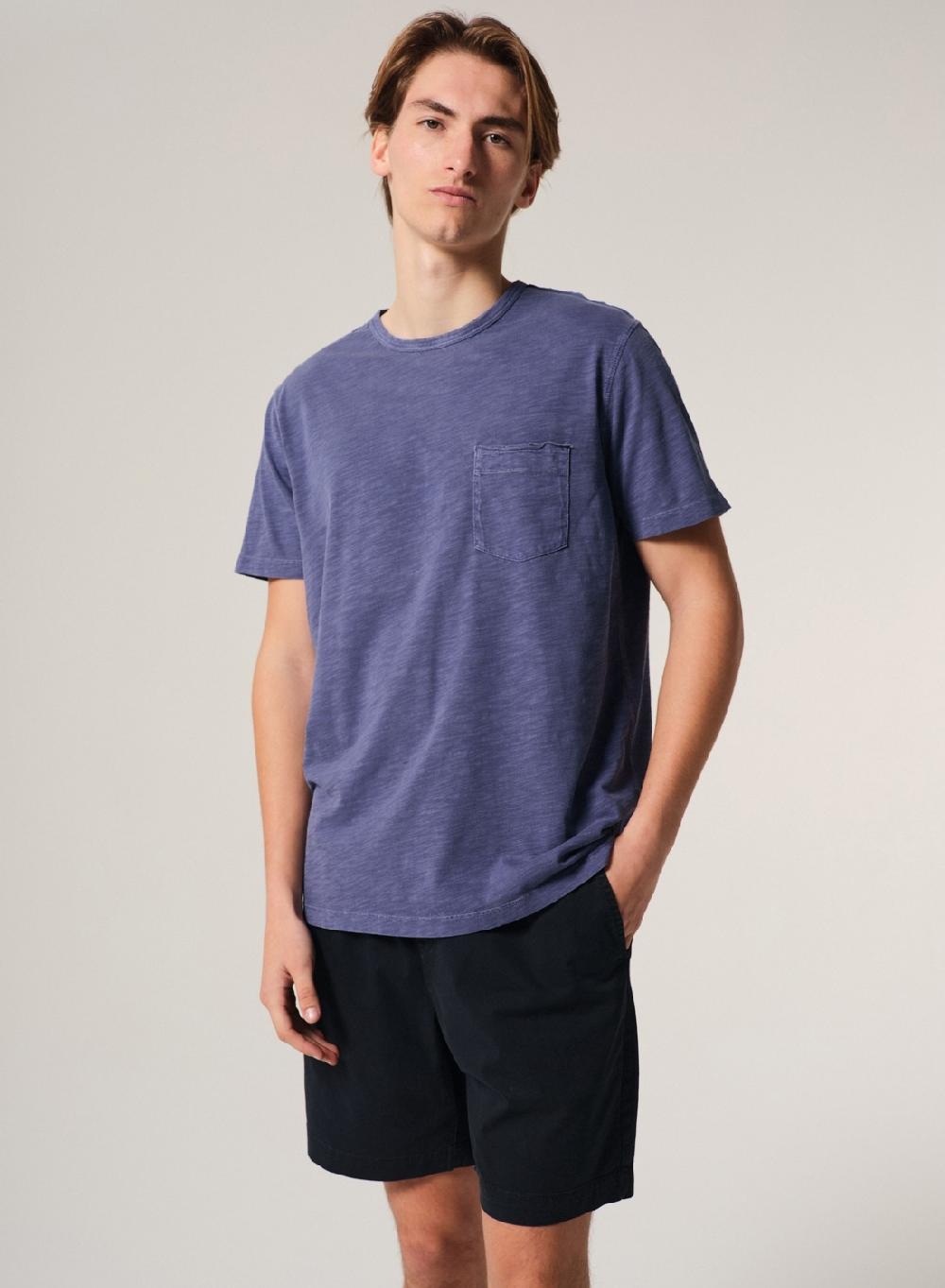Etiqueta negra Remera cuello u flame con bolsillo pigment dye Últimos 3 días