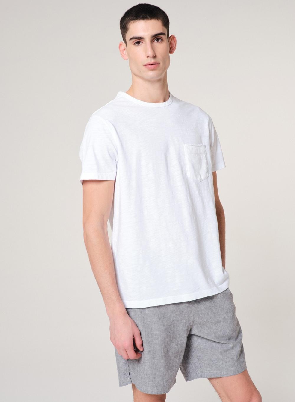 Etiqueta negra Remera cuello u flame con bolsillo pigment dye Limitado a 3 días