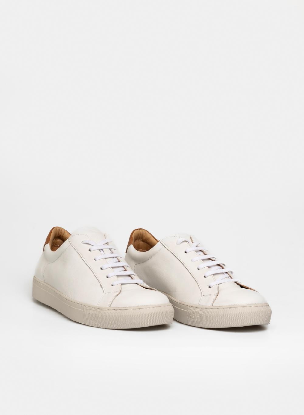 Etiqueta negra Zapatilla urbana vaqueta En oferta