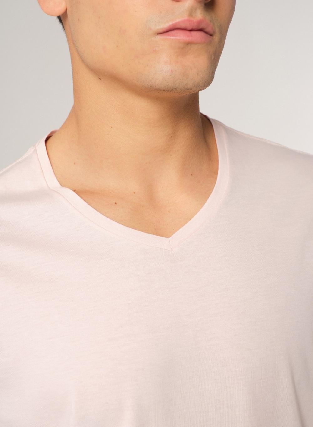 Etiqueta negra Remera luxury cuello V Rebajas de fábrica