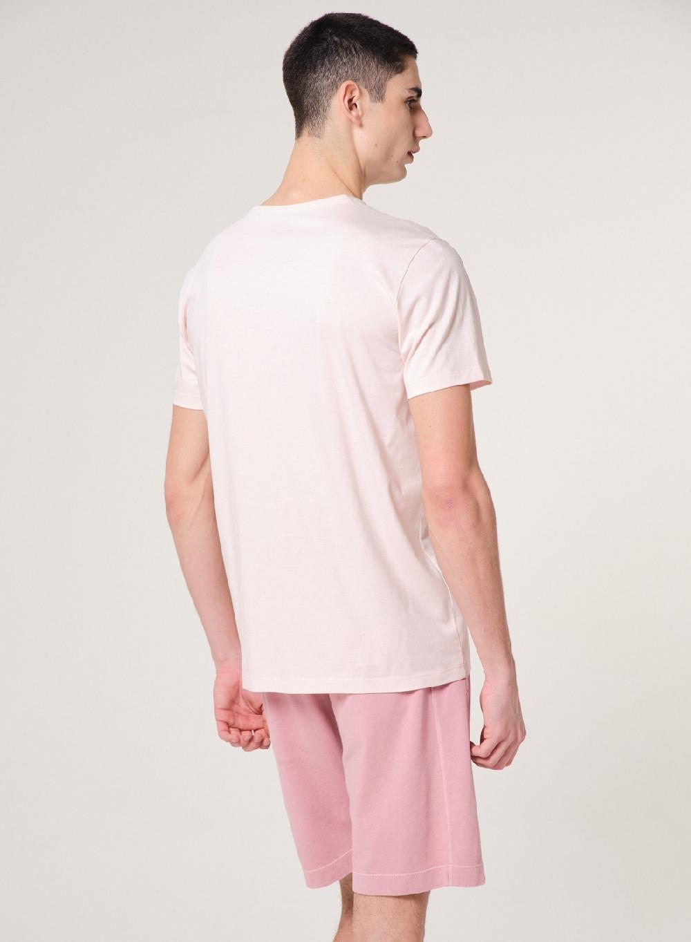 Etiqueta negra Remera luxury cuello U Descuento