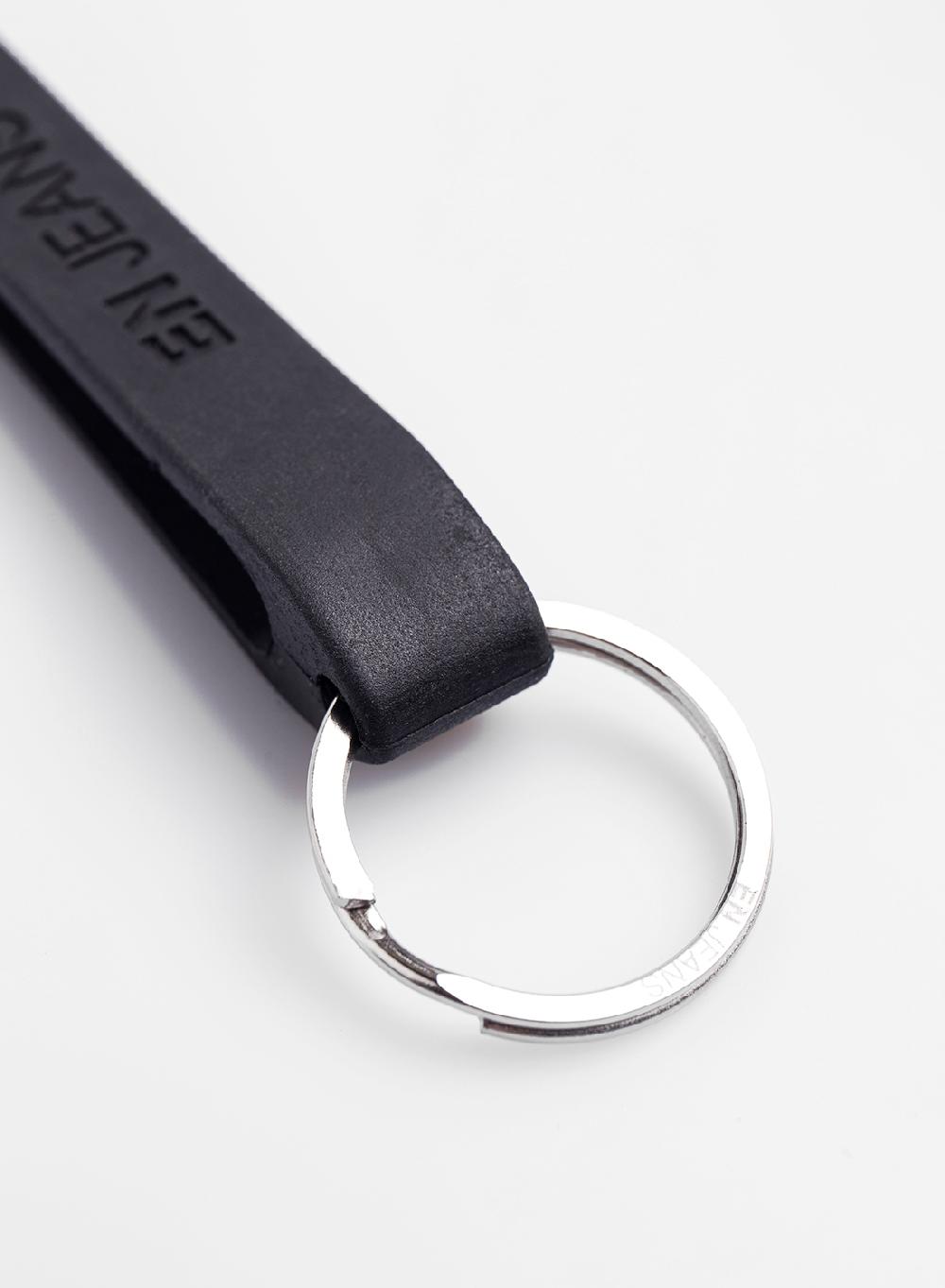 Etiqueta negra Llavero EN jeans Outlet online