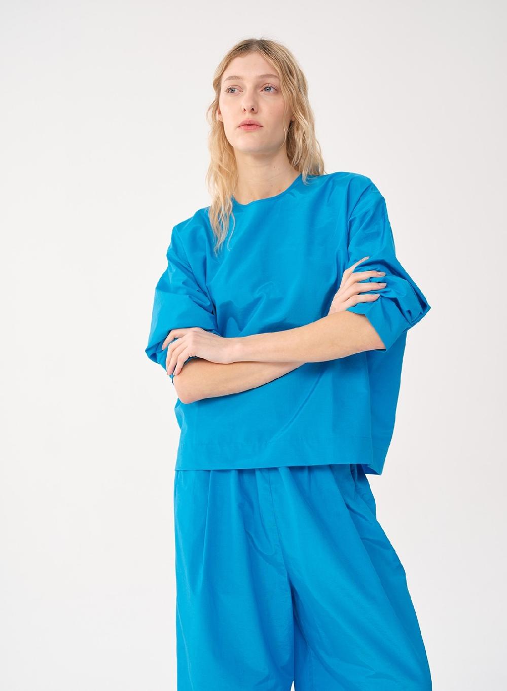 Etiqueta negra REMERA OVERSIZE FORMAL Promoción trimestral