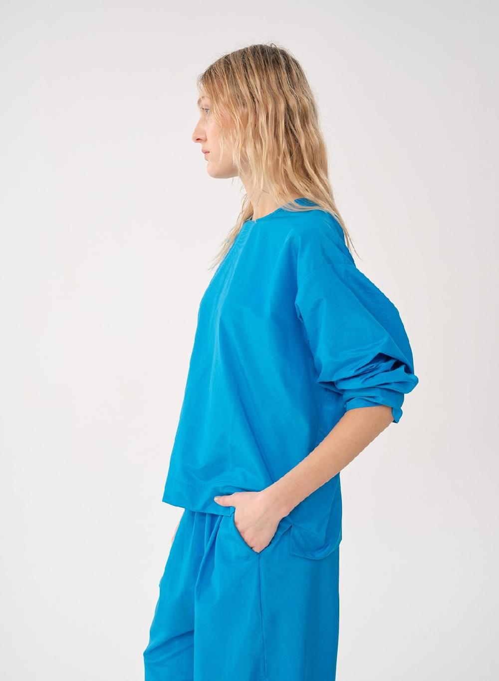 Etiqueta negra REMERA OVERSIZE FORMAL Promoción trimestral
