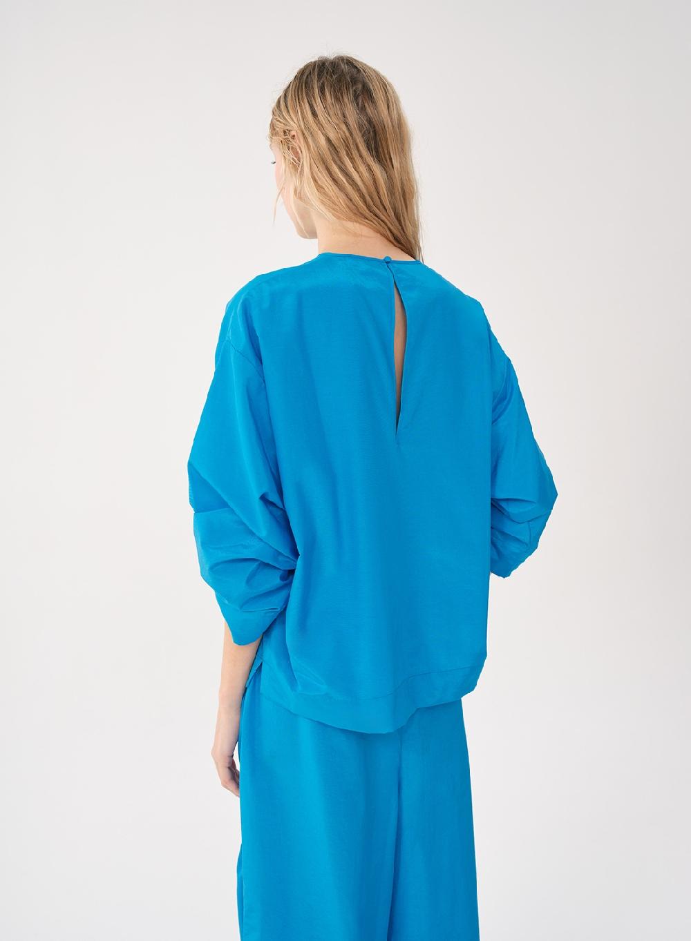 Etiqueta negra REMERA OVERSIZE FORMAL Promoción trimestral