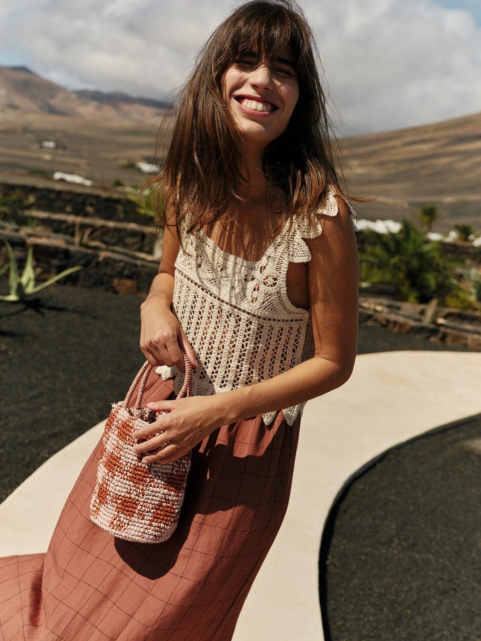 Indi & cold BOLSO BOMBONERA RAFIA Precios de Black Friday