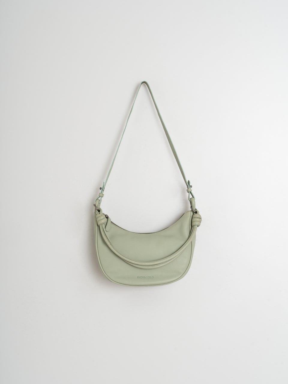 Indi & cold BOLSO PIEL MEDIA LUNA Descuentos del mes