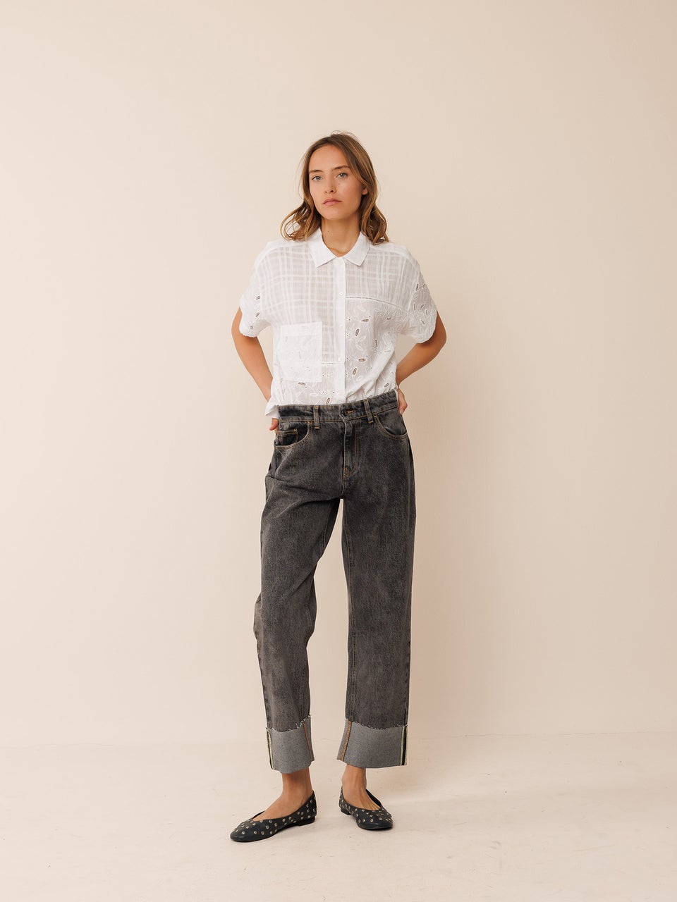 Indi & cold PANTALÓN DENIM VUELTO Liquidación